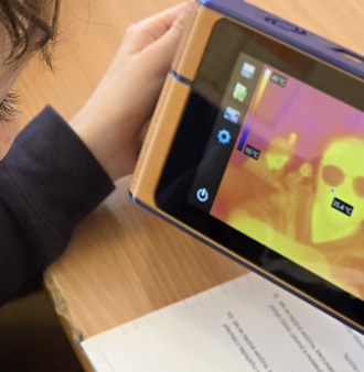 Malí badatelé s velkou technologií: 5. A zkoumá svět infračerveným okem