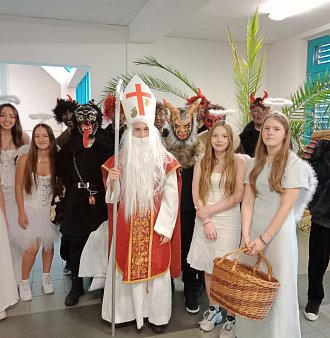 Mikulášská obchůzka deváťáků