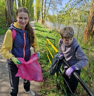 8.A vyrazila za dobrodružstvím: z Poděbrad pěšky zpět do Nymburka a ještě uklidila okolí