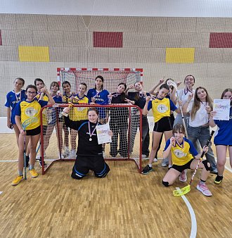 Florbalový turnaj dívek – skvělá reprezentace naší školy