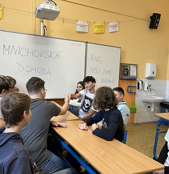 Deváťáci o hodině dějepisu debatovali o Mnichovské dohodě