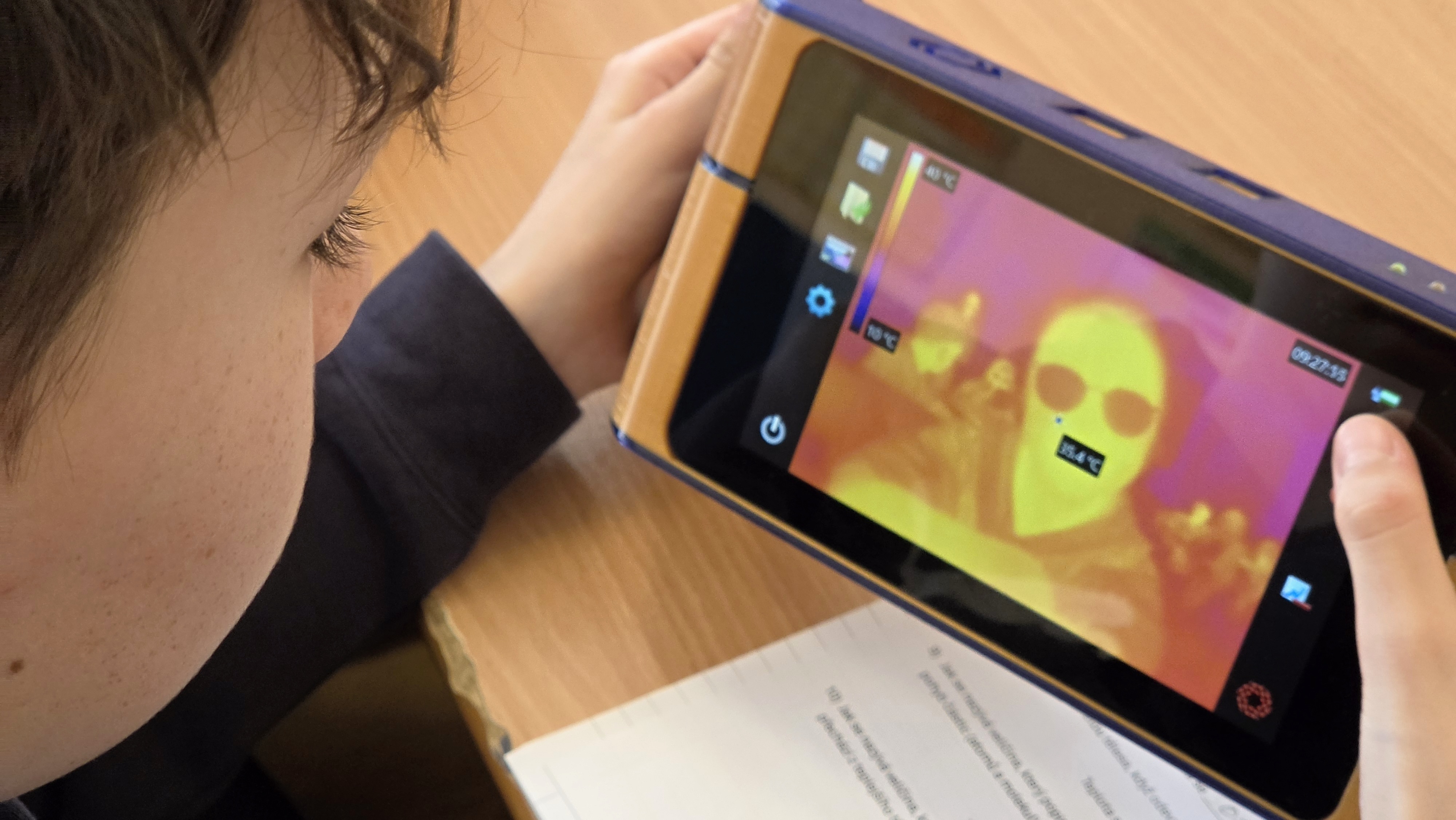 Malí badatelé s velkou technologií: 5. A zkoumá svět infračerveným okem