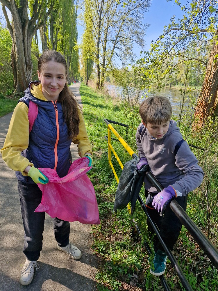 8.A vyrazila za dobrodružstvím: z Poděbrad pěšky zpět do Nymburka a ještě uklidila okolí