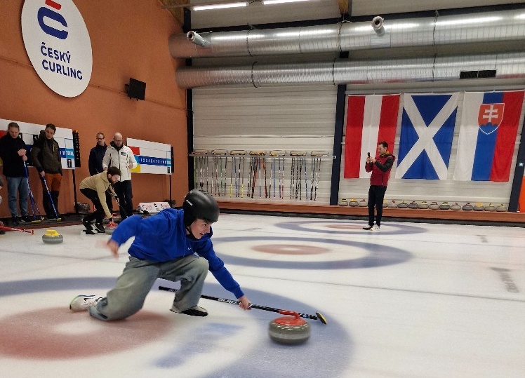 8.A objevila kouzlo curlingu